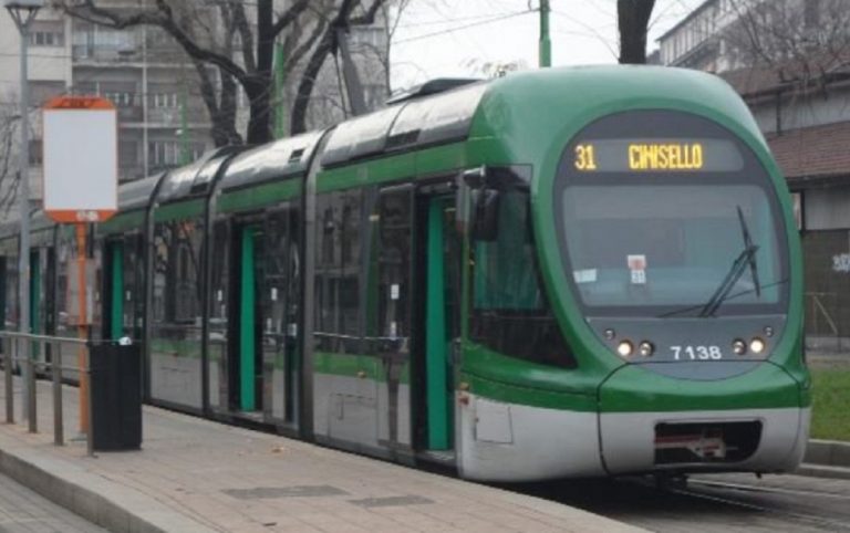 Psicosi coronavirus tram Milano
