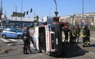 Incidente a Milano: si ribalta un'ambulanza