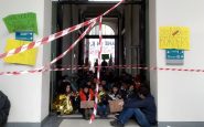 manifestazione pro-migranti a milano in emergenza coronavirus