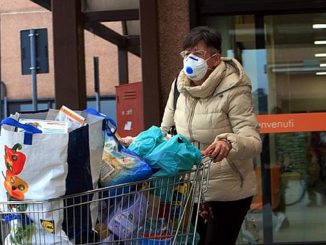 Coronavirus, assalto ai supermercati di Milano: “Non siamo in guerra”