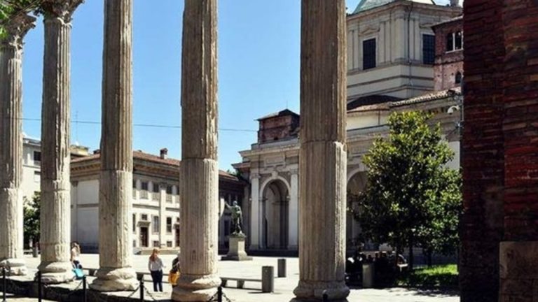 gate central colonne di san lorenzo