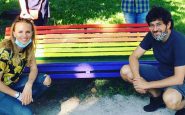 Milano panchine arcobaleno LGBT