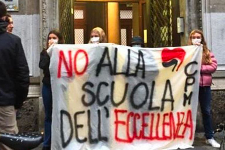 Protesta contro il liceo Manzoni di Milano