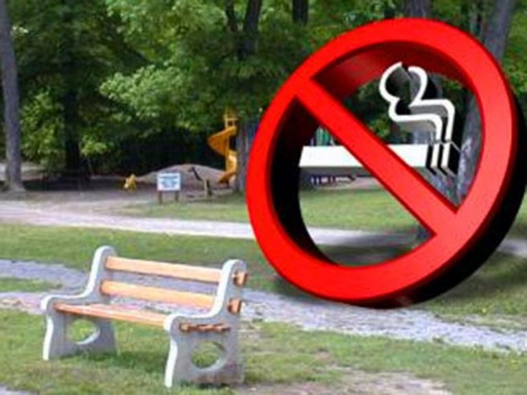 Il divieto di fumo nei parchi viene rimandato al 19 gennaio