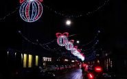 A Milano si accendono le luminarie per le feste di Natale