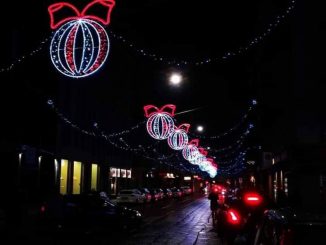 A Milano si accendono le luminarie per le feste di Natale
