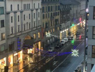 Milano, luci accese dopo la Befana per illuminare la città