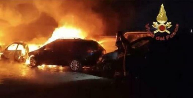 Incendio zona Ripamonti, auto in fiamme