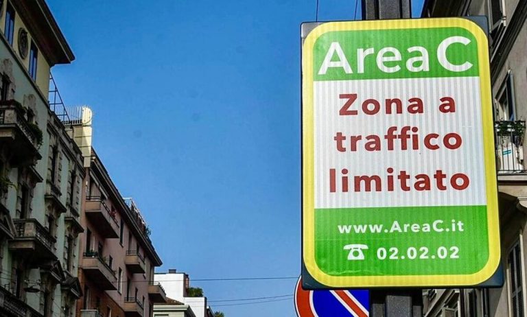 Prorogati pass Area B, C e parcheggi per disabili a Milano