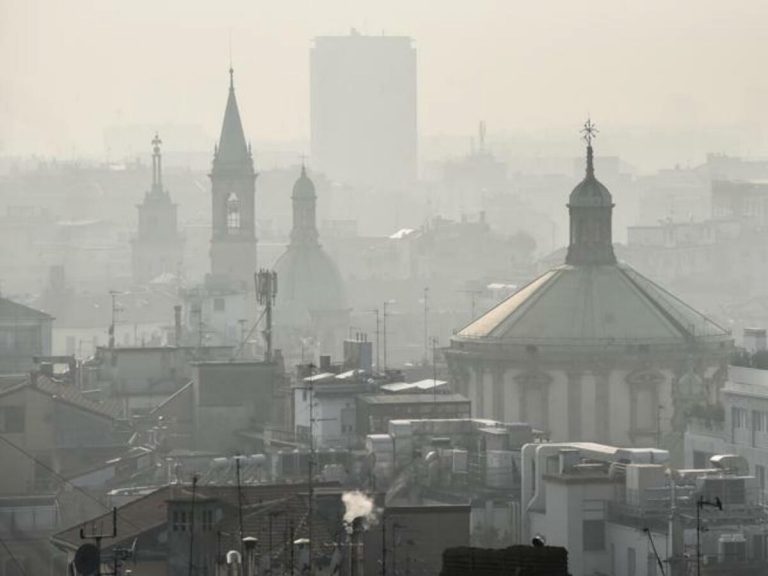 A Milano l'aria è sempre più inquinata, valori di Pm10 oltre il limite consentito