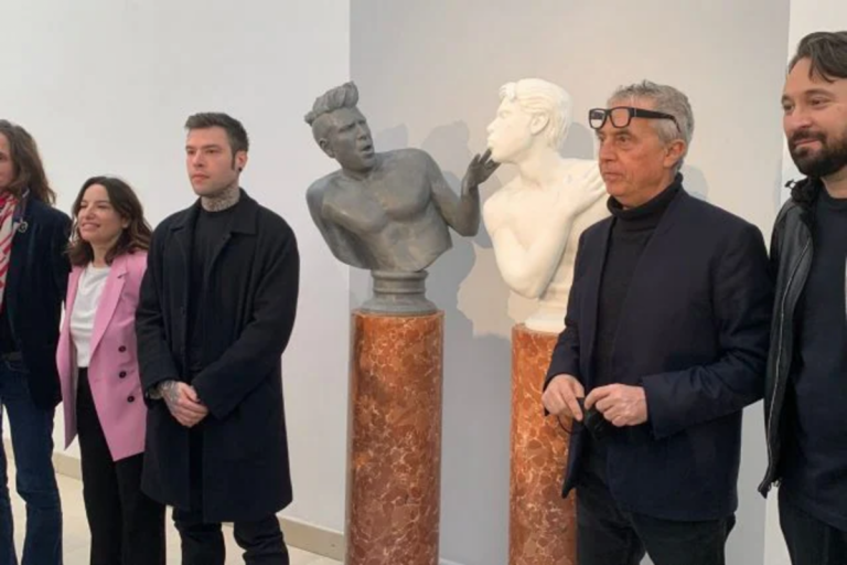 Presentata alla Triennale la doppia scultura di Fedez e Vezzoli