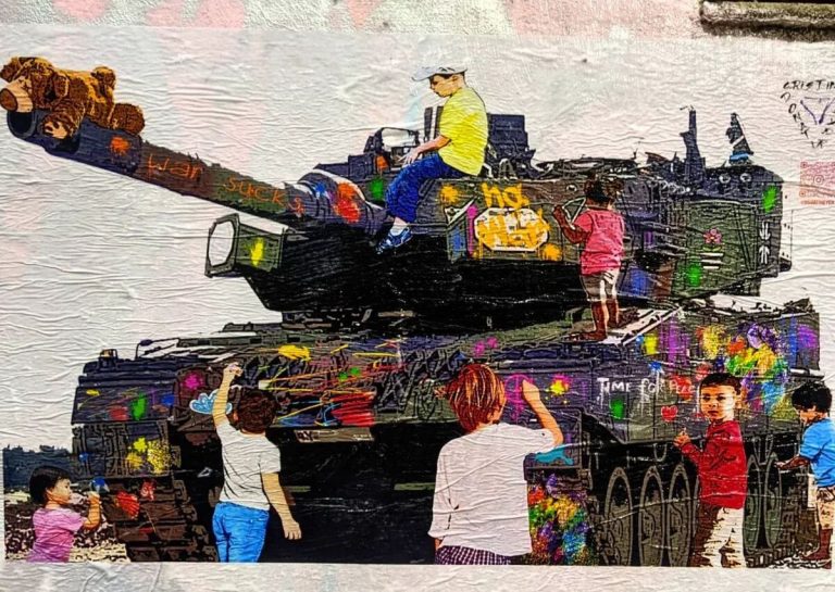 Street art Stop War: sui Navigli compare l'opera contro la guerra in Ucraina