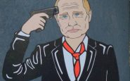 A Milano spunta un murales di Putin con una pistola puntata alla testa: eliminato