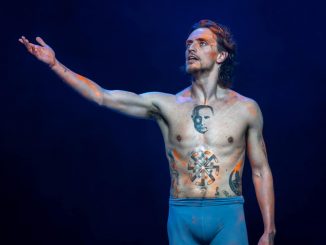 Il ballerino ucraino col tatuaggio di Putin annulla gli spettacoli a Milano