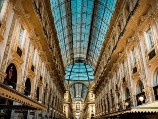 Grandi manovre in Galleria a Milano: il trasloco di Tod's