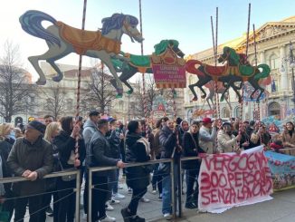 Giostrai in protesta a Palazzo Marino per il 'no' del luna park al Parco Sempione
