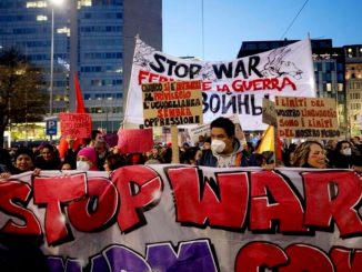 Guerra in Ucraina, in migliaia al corteo dell'8 marzo: 'Stop war'