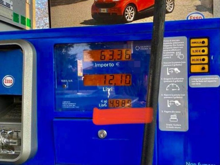 Carburante, prezzi alle stelle: A Corbetta la benzina tocca quasi i 5 euro al litro