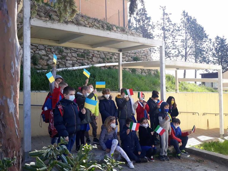 Le scuole di Milano accolgono i bambini ucraini: 200 le richieste di inserimento