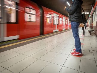 Sciopero dei trasporti, garantito il metrò e treni a rischio: la situazione