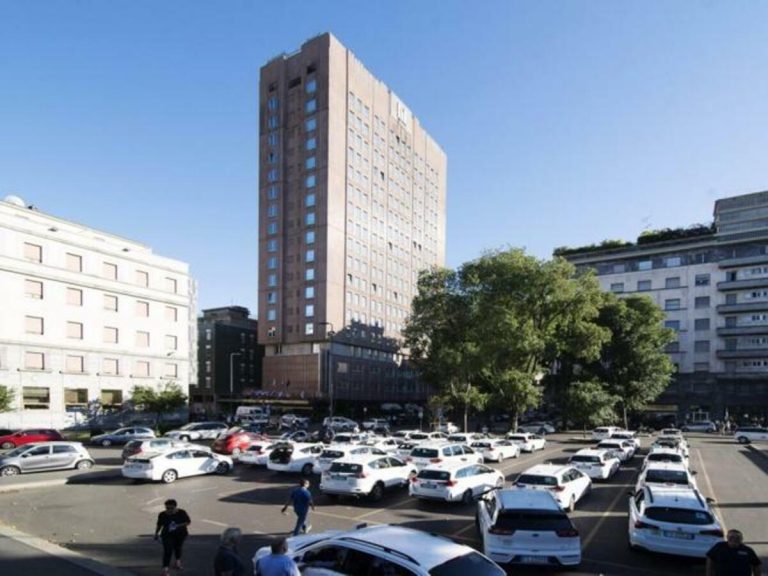 L'hotel Michelangelo di Milano verrà demolito: sorgerà un grattacielo di 94 metri