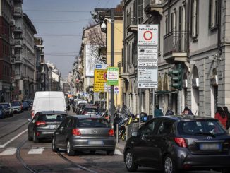 A Milano l'area B potrebbe diventare a pagamento: l'ipotesi di un ticket d'ingresso in città