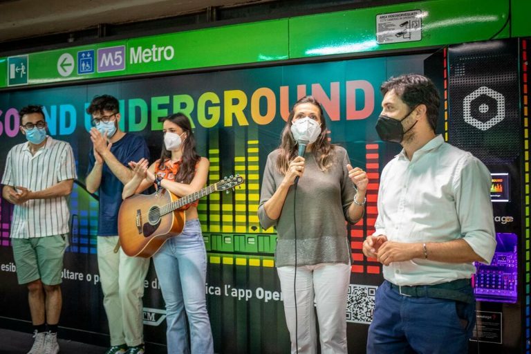 Concerti in metropolitana, il successo di Sound Underground: numerosi i giovani sul palco
