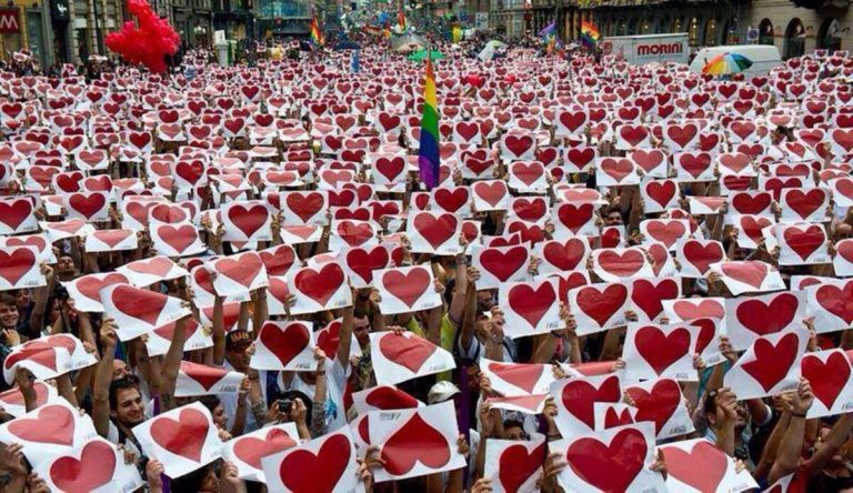 Pride Milano, inversione di marcia: Regione Lombardia nega il patrocinio
