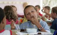 Ai bambini piace il cibo della mensa scolastica: bocciato dai genitori