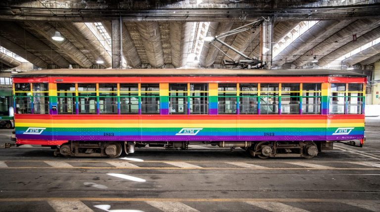A Milano arriva il tram arcobaleno, Sala: "La città è pronta per il Pride"