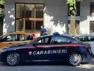 Rapina in banca a Milano, riconsegna il bottino: "Ho problemi economici"