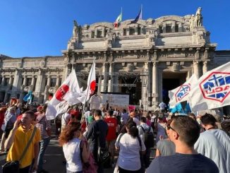 Manifestazione contro la 'ndrangheta: migliaia di persone scendono in piazza