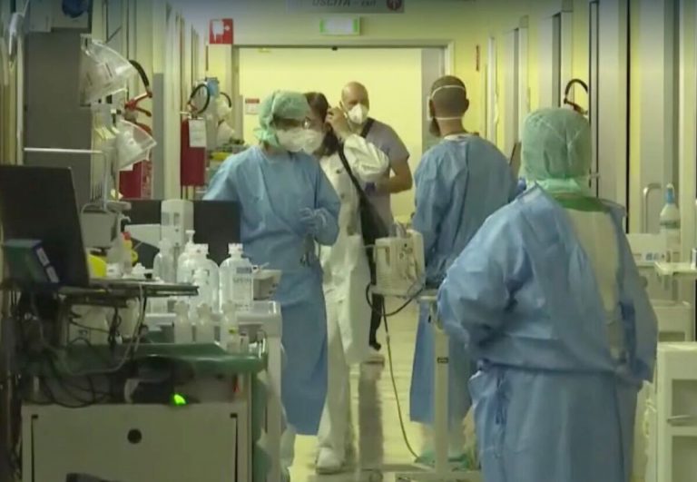 Covid, Omicron mette in difficoltà gli ospedali: cosa sta succedendo in Lombardia?