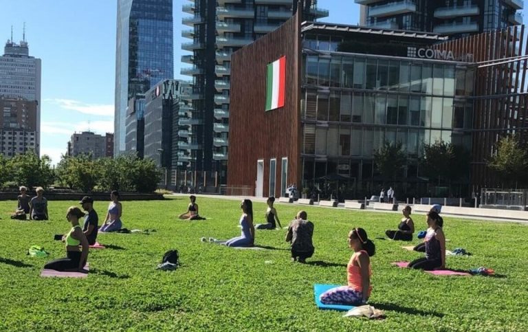 Lezione di yoga gratis, dove farle a Milano: gli appuntamenti del Parco Biblioteca degli Alberi