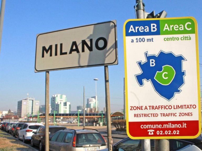 Nuovi divieti a Milano, il via tra 15 giorni: le auto che non possono più circolare