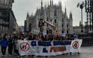 Fridays For Future, il corteo degli studenti per il clima torna in piazza: mezzi bloccati