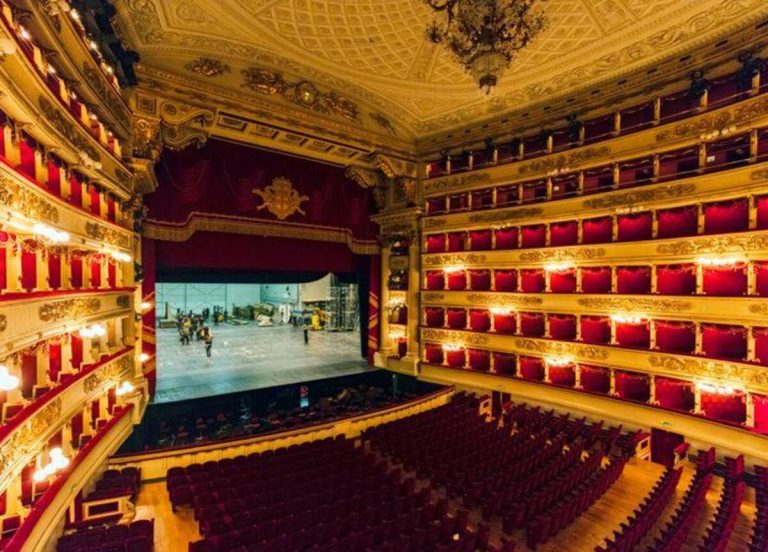 Scala, l'appello degli ucraini a Sala: "Via le opere russe dalla stagione del teatro"