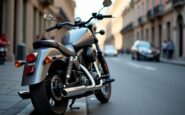 Motociclista ferito dopo scontro con auto a Milano