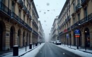 Neve che cade su Milano durante la prima nevicata