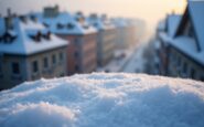 Neve che cade su Milano durante la prima nevicata dell'inverno