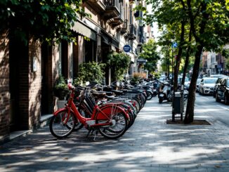 Manifestazione contro le aggressioni ai rider a Milano