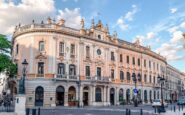 Vista panoramica di Napoli con monumenti storici