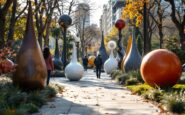 Scultura nel parco di Milano circondata da natura