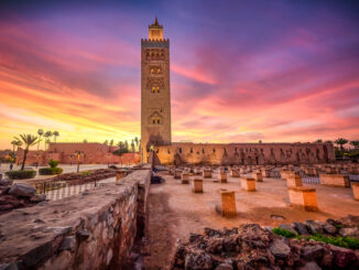 moschea koutoubia al mattino marrakech foto istock