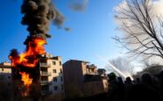 incendio a roma centinaia di evacuati e danni ingenti 1760284219