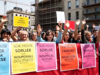 proteste a milano famiglie in difficolta per case bloccate 1762500414