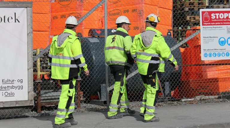 Sicurezza in azienda: come si ottiene la conformità dei dispositivi professionali