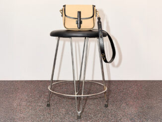 Collezioni informali che esaltano lo stile femminile contemporaneo