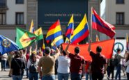 milano scende in piazza contro lintervento degli stati uniti in venezuela una mobilitazione per la pace 1767639418