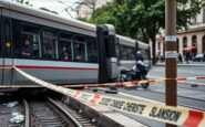 incidente tram linea 9 a milano indagine su malore del tranviere e sequestro del cellulare 1772335874